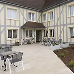 Hotel Restaurant Le Pan De Bois 2*