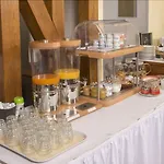 Hotel Restaurant Le Pan De Bois 2*